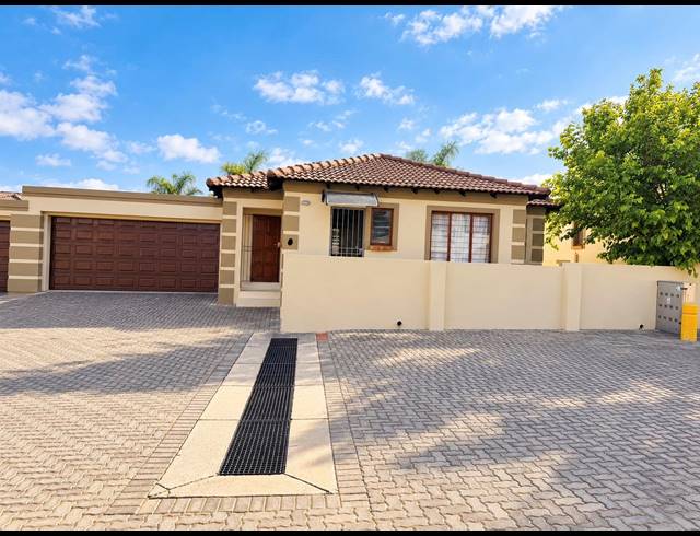 2 BEDROOM TOWNHOUSE FOR SALE IN ARUNDO ESTATE
